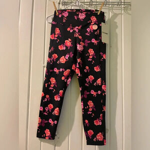 Vs Pink Roses leggings-medium **NEW*